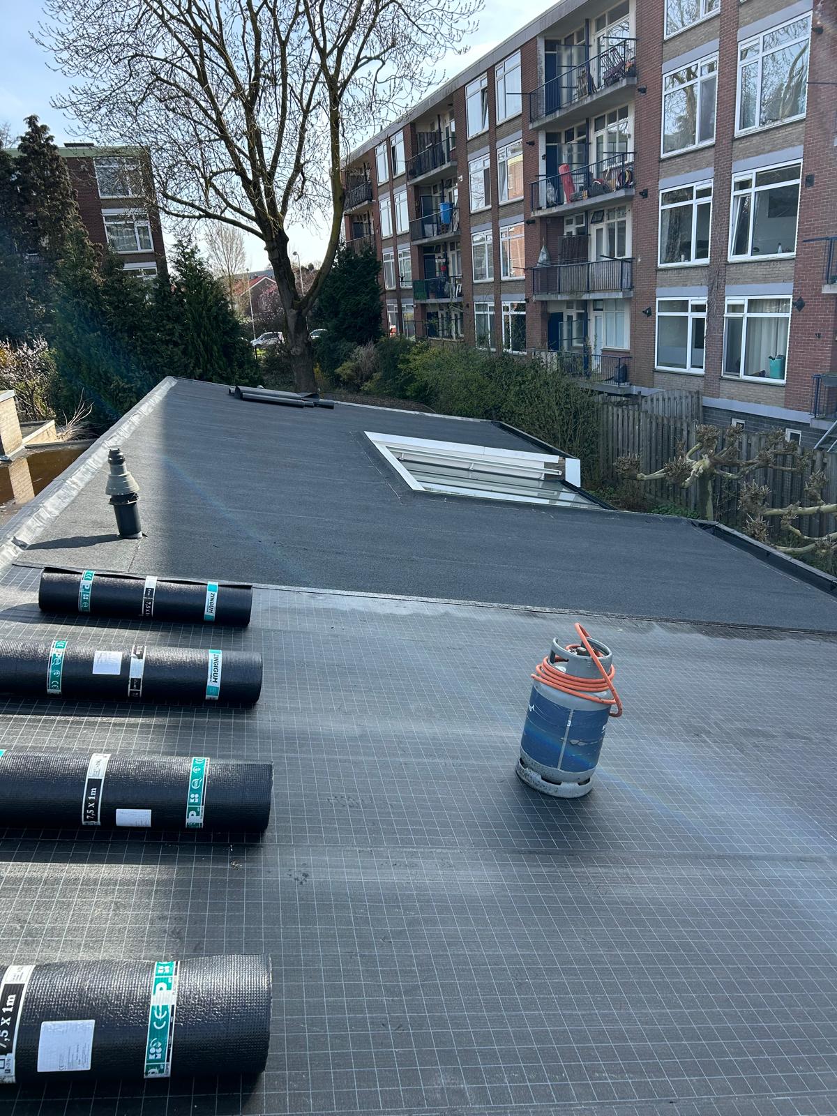 Riveno Dakdekkers aan het werk